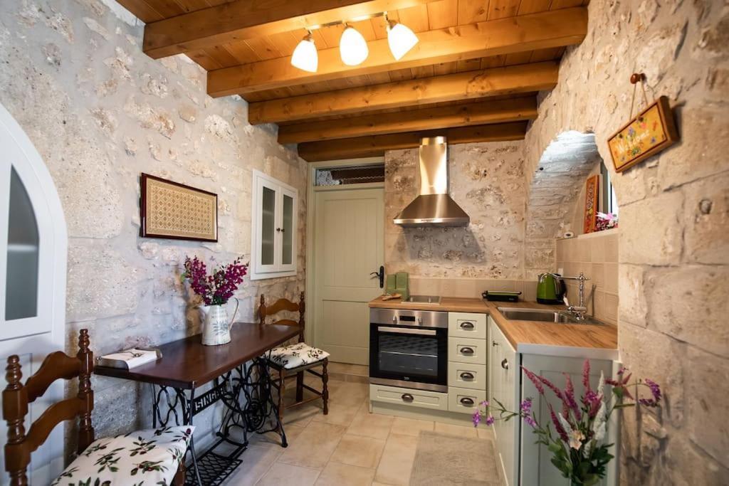 Villa La Casa Di Bella A Tradional Stone House With Barbecue Kariá Exterior foto